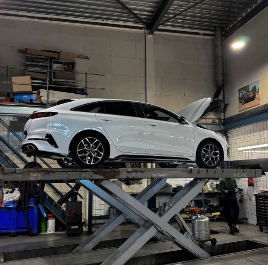 Garage R&S team en werkplaats